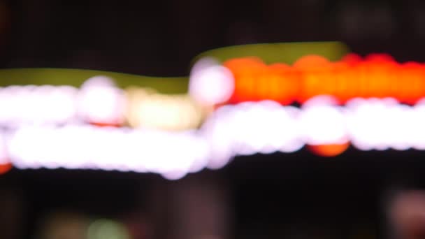 Bulanık Trafik Işığı Bokeh Gece Arkaplanda Yüksek Kalite Görüntü — Stok video