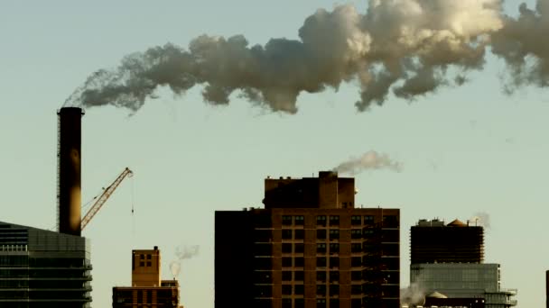 Contaminación Industrial Humo Humo Vapor Moverse Sobre Edificios Urbanos Imágenes — Vídeos de Stock