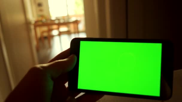 Wyświetlacz Smart Phone Izolowany Zielonym Tle Ekranu Wysokiej Jakości Materiał — Wideo stockowe
