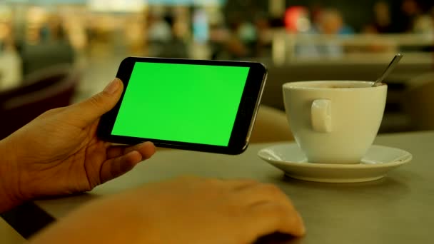 Дисплей Смартфона Изолирован Зеленом Фоне Экрана Высококачественные Кадры — стоковое видео