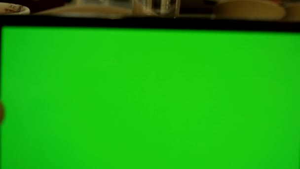 グリーン画面の背景にスマートフォンディスプレイが分離されています 高品質の4K映像 — ストック動画