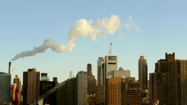 Contaminación Industrial Humo Humo Vapor Moverse Sobre Edificios Urbanos Imágenes — Vídeos de Stock