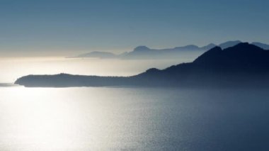 Akdeniz Kıyısı Deniz Burnu Doğa Tatili Tatil Yeri. Yüksek kalite 4k görüntü