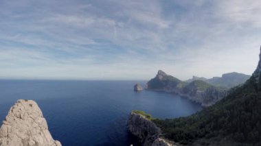 Akdeniz Kıyısı Deniz Burnu Doğa Tatili Tatil Yeri. Yüksek kalite 4k görüntü