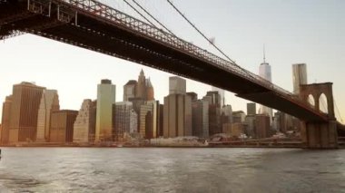 Şehir manzarası Metropolis Skyline ve Road Bridge Trafiği. Yüksek kalite 4k görüntü