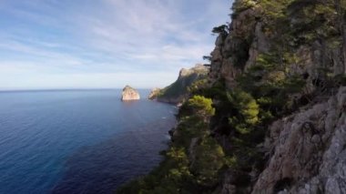 Akdeniz Kıyısı Deniz Burnu Doğa Tatili Tatil Yeri. Yüksek kalite 4k görüntü