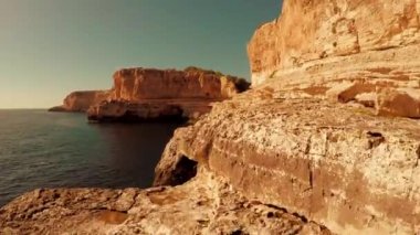 Akdeniz Kıyısı Deniz Burnu Doğa Tatili Tatil Yeri. Yüksek kalite 4k görüntü