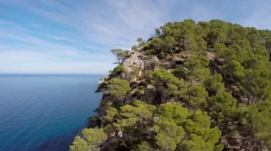 Akdeniz Kıyısı Deniz Burnu Doğa Tatili Tatil Yeri. Yüksek kalite 4k görüntü
