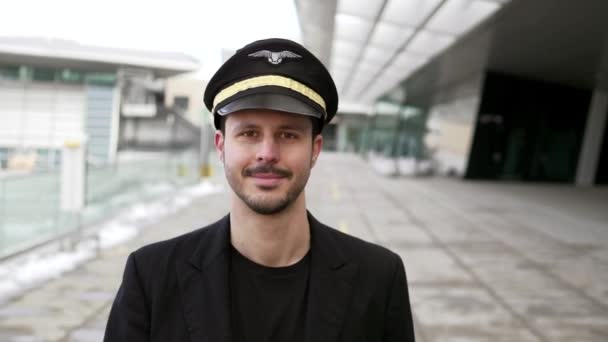 Airline Captain Pilot Uniform Preparing Flight Airport Treminal Gate High — Stock Video