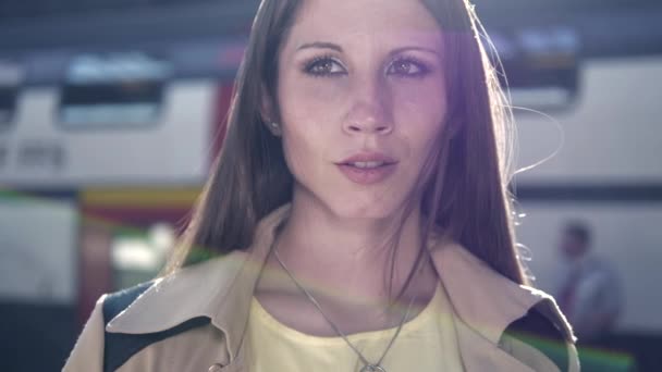 Livsstil Porträtt Ung Glad Attraktiv Kvinna Fräsning Glad Högkvalitativ Film — Stockvideo