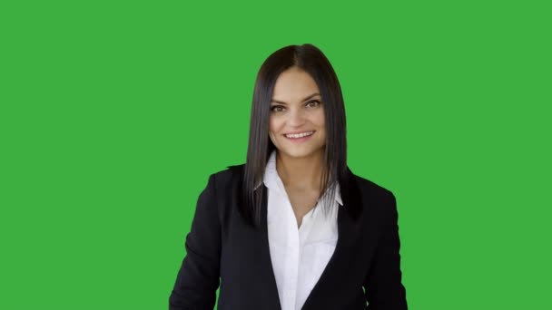 Atraktivní Mladá Podnikatelka Stojící Pozadí Zelené Obrazovky Vysoce Kvalitní Záběry — Stock video