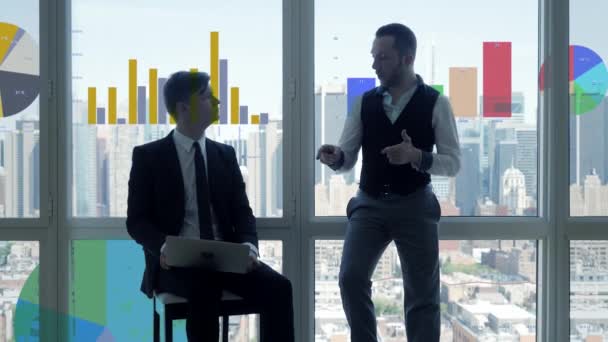 男性ビジネスパートナー会議の協力と分析の会話 高品質の4K映像 — ストック動画