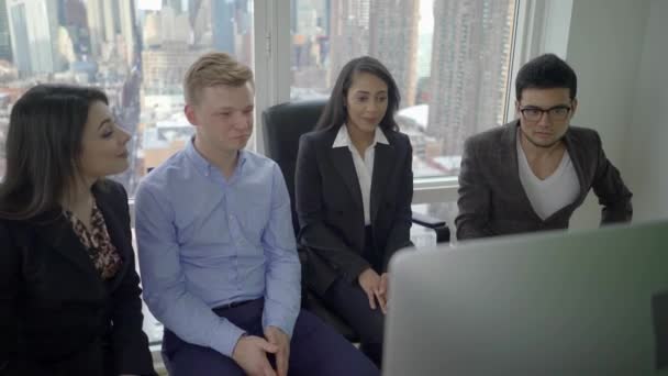 Young Diverse Multiracial Business People Találkozó Együtt Városi Hivatalban Kiváló — Stock videók