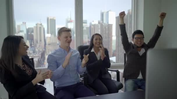 Business Kolleger Kolleger Fejrer Succes Teamwork Realisering Høj Kvalitet Optagelser – Stock-video