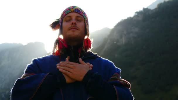 Shaman Man Performing Spiritual Culture Mystical Dance Outdoors Nature Inglés — Vídeos de Stock
