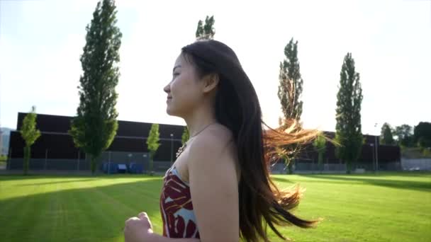 Elegante Mujer Asiática Disfrutando Vida Fuera Parque Imágenes Alta Calidad — Vídeos de Stock
