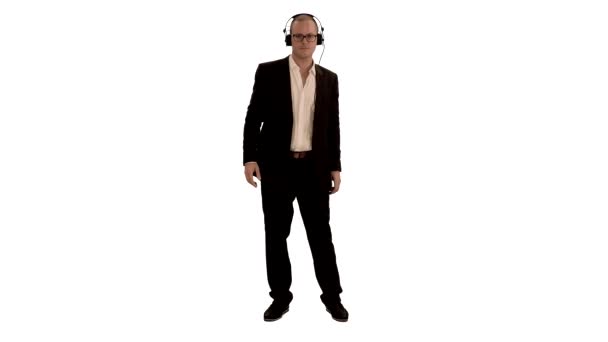 Homem Fato Negócios Usar Auscultadores Ouvir Música Dançar Imagens Alta — Vídeo de Stock