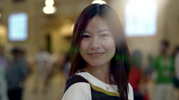 Красивая Китайская Женщина Модном Элегантном Платье Высококачественные Кадры — стоковое видео
