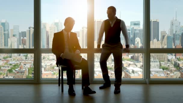 Konverzace Male Business Partners Setkání Spolupracující Analyzující Vysoce Kvalitní Záběry — Stock video