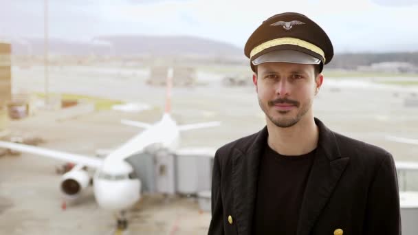 Retrato Proffesional Piloto Masculino Capitão Trabalhando Negócios Aviação Imagens Alta — Vídeo de Stock