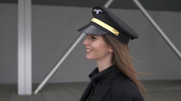 Portret Van Zelfverzekerde Vrouw Uniform Werken Luchtvaart Business Carrière Job — Stockvideo