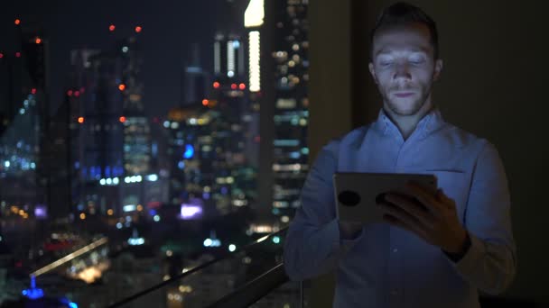 Чоловік Бізнес Людина Мережа Мобільному Екрані Робота Фінансах Робота Високоякісні — стокове відео