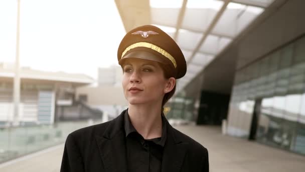 Portret Pewnej Siebie Kobiety Mundurze Praca Branży Lotniczej Praca Zawodowa — Wideo stockowe