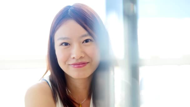 Young Asian Woman Enjoying Modern City Lifestyle Inglés Imágenes Alta — Vídeo de stock