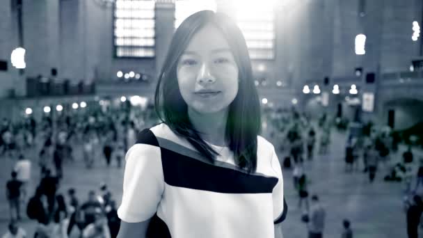 Mladá Asijská Žena Těší Moderní Město Životní Styl Vysoce Kvalitní — Stock video