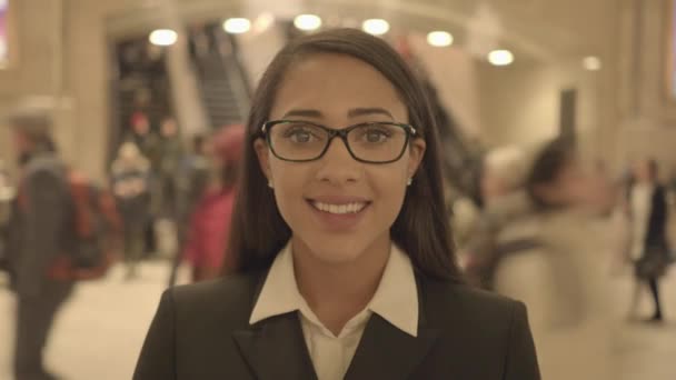 Životní Styl Portrét Afroamerické Podnikatelky Městě Vysoce Kvalitní Záběry — Stock video