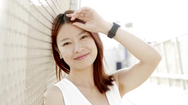 Ung Asiatisk Kvinde Nyder Moderne Livsstil Byen Høj Kvalitet Optagelser – Stock-video