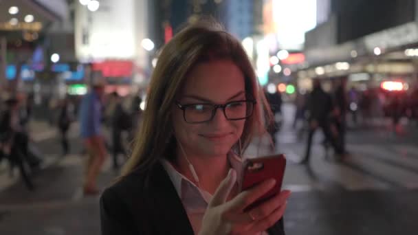 Ciudad Estilo Vida Retrato Atractiva Persona Femenina Charlando Teléfono Móvil — Vídeos de Stock
