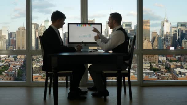 Konverzace Male Business Partners Setkání Spolupracující Analyzující Vysoce Kvalitní Záběry — Stock video