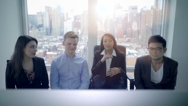Young Diverse Multiracial Business People Találkozó Együtt Városi Hivatalban Kiváló — Stock videók