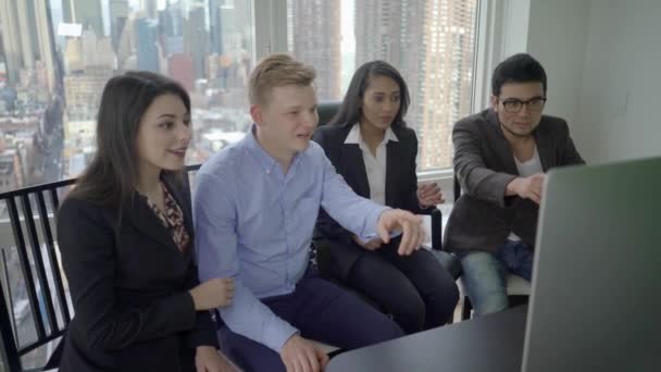 Business Kolleger Kolleger Fejrer Succes Teamwork Realisering Høj Kvalitet Optagelser – Stock-video
