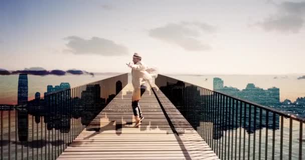 Futuristik Cadde Ağır Çekimde Koşan Bir Erkek — Stok video