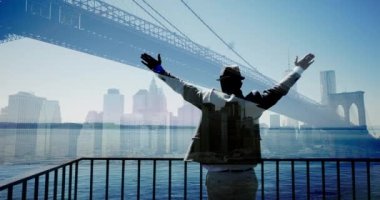 Futuristik Cadde 'de Ağır Çekimde Koşan Bir Erkek