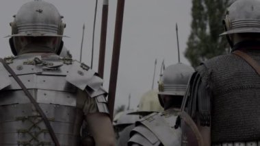 Tarihi Askeri Birlikler Kalkan ve Mızrakla Silahlandı