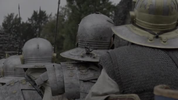 Δραματική Σκηνή Πολέμου Των Ρετρό Παλιών Στρατιωτικών Δυνάμεων Στην Αμυντική — Αρχείο Βίντεο
