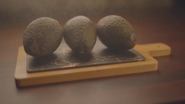Спелые Авокадосы Суперпища Здоровым Ингредиентом Питания Веганской Диеты Высококачественные Кадры — стоковое видео