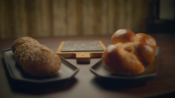Σπιτικά Χωριάτικα Ψωμιά Για Υψηλή Διατροφή Διατροφή Διατροφή Πρωινό Διατροφή — Αρχείο Βίντεο
