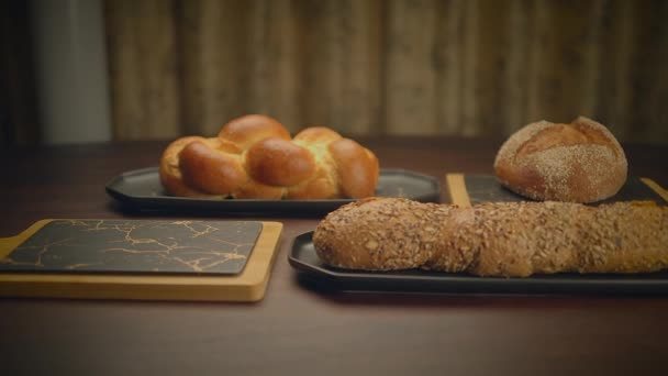 Προϊόντα Διατροφής Ζαχαροπλαστικής Κοντινό Πλάνο Του Ψωμιού Πρωινού — Αρχείο Βίντεο