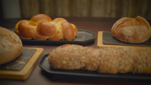 Färskt Bakat Fullkornsbröd Från Vete Produkter Gourmet Hantverk — Stockvideo