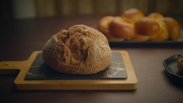 Čerstvé Pečené Celozrnné Produkty Pšenice Gurmánské Ruční Práce — Stock video