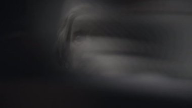 Endişeli Büyükanne Tren İstasyonunda Tek Başına Yolculuk Stresli