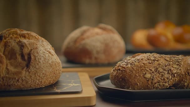Ψητά Ψωμιά Ζαχαροπλαστικής Loaf Τροφίμων Διατροφή Προϊόντα Εμφανίζονται — Αρχείο Βίντεο