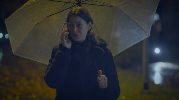 우산을 — 비디오