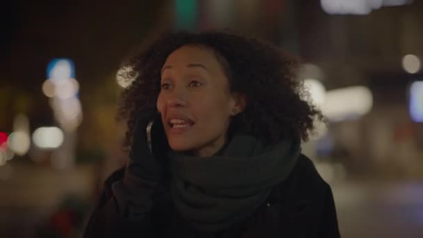 Otravná Frustrovaná Ženská Osoba Emocionálně Křičící Mobil — Stock video
