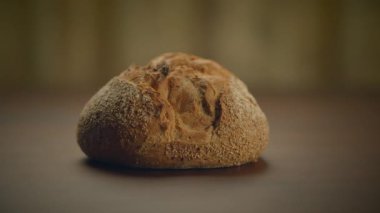 Mutfak Masasında Organik Tahıl Ekmeği Yemeye Hazır 