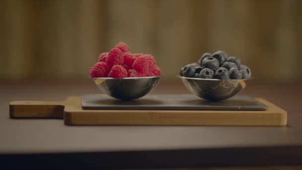 테이블에 맛있는 디저트의 다이어트 — 비디오
